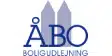 Logo for abo boligudlejning med bogstaverne "abo" i blåt med en stiliseret gengivelse af bygninger og en blå cirkel over.