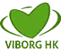 Et grønt hjerteformet logo med teksten "vibes hk" i en legende skrifttype, omkranset af en stiplet linje, mod en mørkegrøn baggrund.