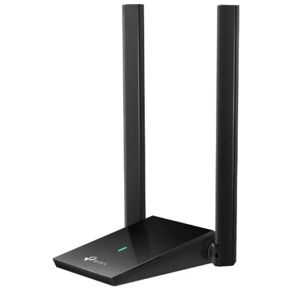 En sort TP-Link Archer TX20U plus V1 Netværksadapter med to lodrette antenner.