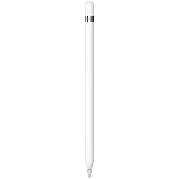 Apple Pencil 1. generation er en hvid stylus med et slankt, cylindrisk design, med en lille metallisk ring nær toppen.